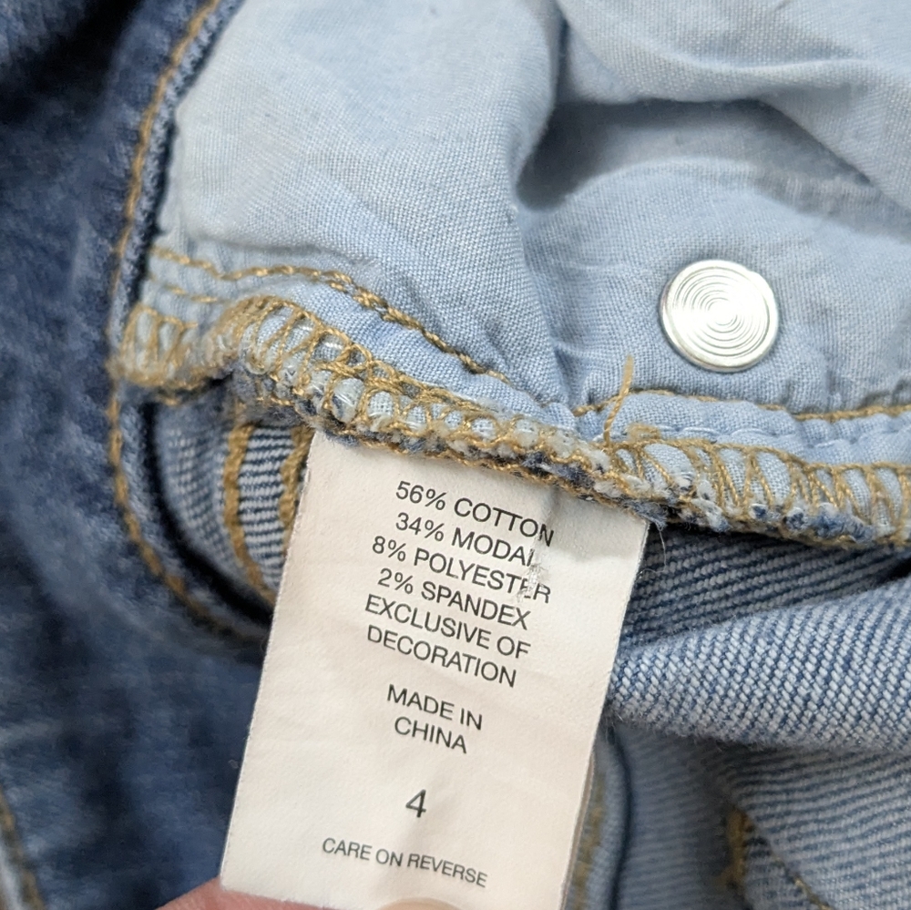 NY&Co Soho Curvy Cropped Boyfriend Distressed Jeans - Picture 4 of 4